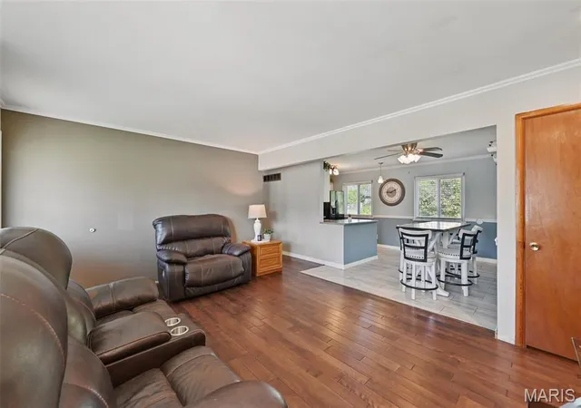 Photo 4 of Single Family Residence at 1125 Country Club Rd, Saint Charles, MO 63303 | MLS# MIS25010508 | | Sold on 2025-06-06