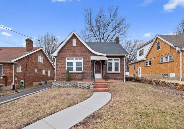 Photo 1 of Single Family Residence at 8011 Wynwood Dr, Saint Louis, MO 63123 | MLS# MIS25011672 | | Sold on 2025-03-28