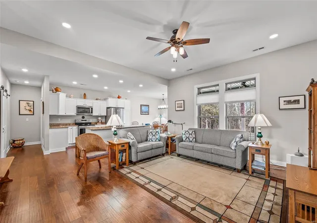 Photo 5 of Single Family Residence at 325 Dover Dr, Holts Summit, MO 65043 | MLS# MIS25011689 | | Sold on 2025-05-15