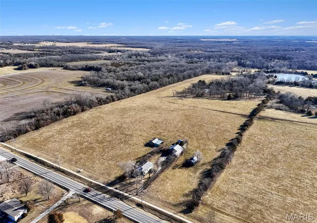 Photo 4 of House for sale at 2226 N Hwy 47, Warrenton, MO 63383 | MLS# MIS25011698 | Listing updated on 2026-08-05