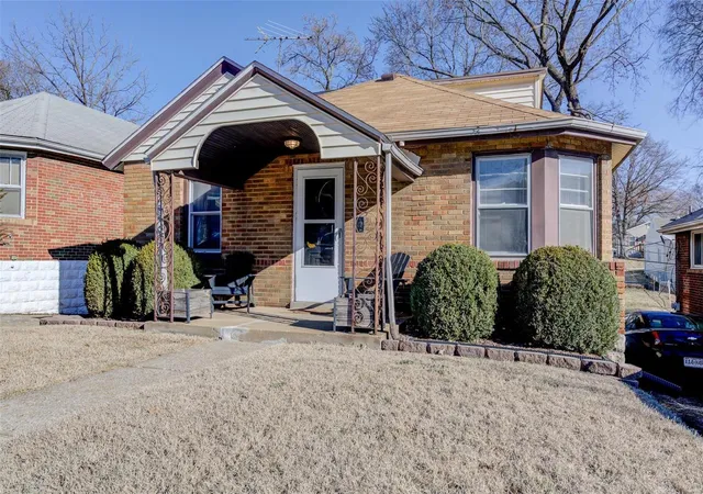 Photo 3 of Single Family Residence at 8725 Susan Ave, Saint Louis, MO 63114 | MLS# MIS25011723 |  | Sold on 2025-04-15