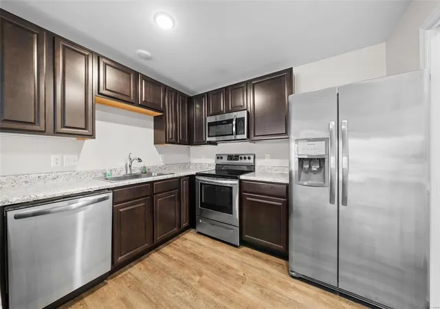 Photo 3 of Condominium at 722 Bordeaux Wy, Saint Peters, MO 63376 | MLS# MIS25011729 | | Sold on 2025-04-14