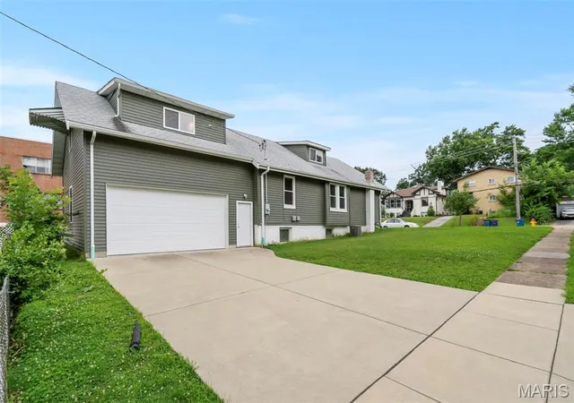 Single Family Residence at 2024 Bellevue Ave, Saint Louis, MO 63143 | MLS# MIS25011785 | | Sold on 2025-11-20