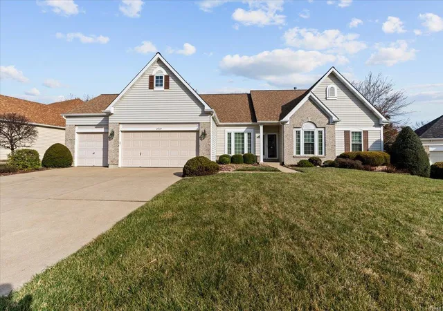 Single Family Residence at 2937 Fox Bluff Dr, Saint Charles, MO 63301 | MLS# MIS25011798 | | Sold on 2025-04-14
