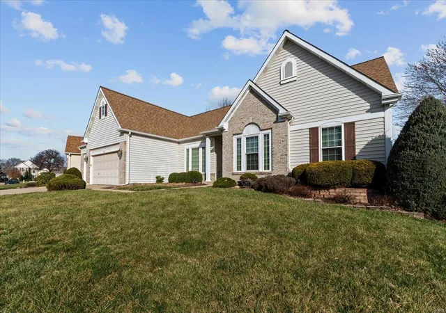 Photo 1 of Single Family Residence at 2937 Fox Bluff Dr, Saint Charles, MO 63301 | MLS# MIS25011798 | | Sold on 2025-04-14