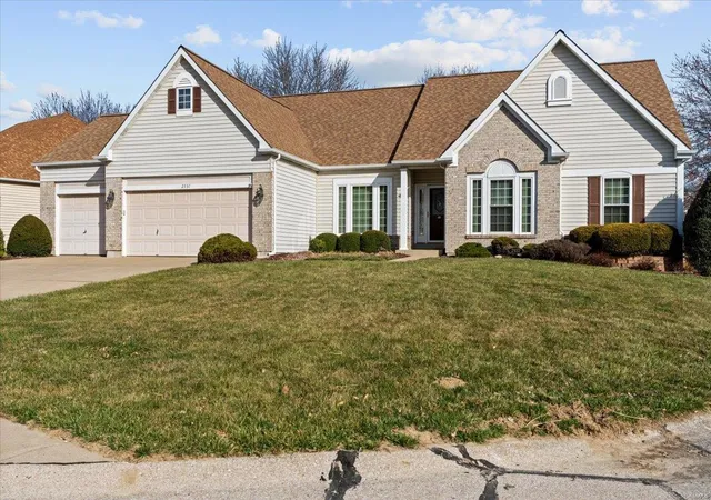 Photo 2 of Single Family Residence at 2937 Fox Bluff Dr, Saint Charles, MO 63301 | MLS# MIS25011798 | | Sold on 2025-04-14
