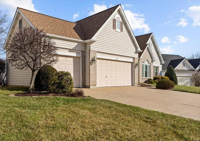 Photo 4 of Single Family Residence at 2937 Fox Bluff Dr, Saint Charles, MO 63301 | MLS# MIS25011798 | | Sold on 2025-04-14