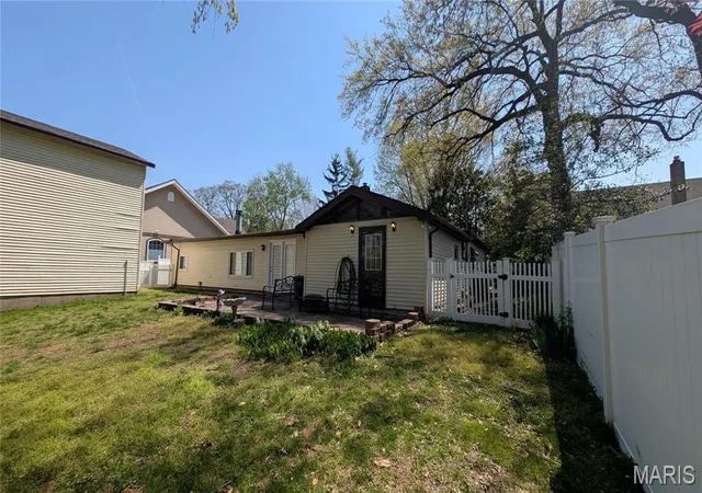 Single Family Residence at 307 Southside Ave, Saint Louis, MO 63119 | MLS# MIS25011878 | | Sold on 2025-07-30