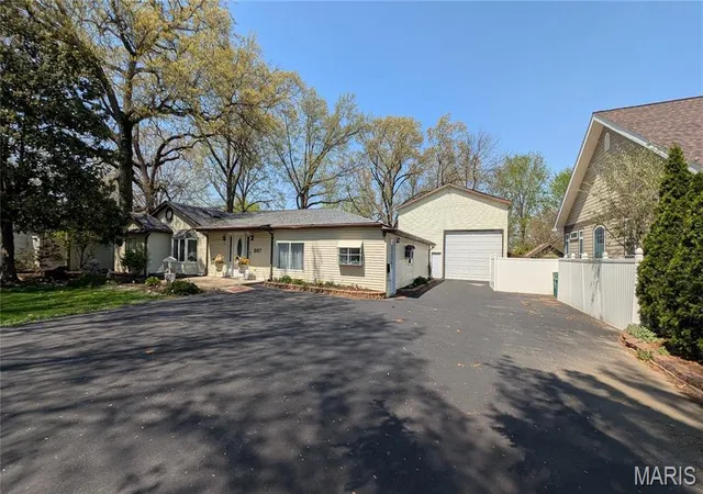 Photo 1 of Single Family Residence at 307 Southside Ave, Saint Louis, MO 63119 | MLS# MIS25011878 | | Sold on 2025-07-30