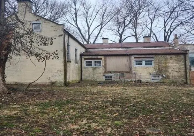 Photo 3 of Single Family Residence at 49 Bascom Dr, Saint Louis, MO 63135 | MLS# MIS25011902 |  | Sold on 2025-04-04