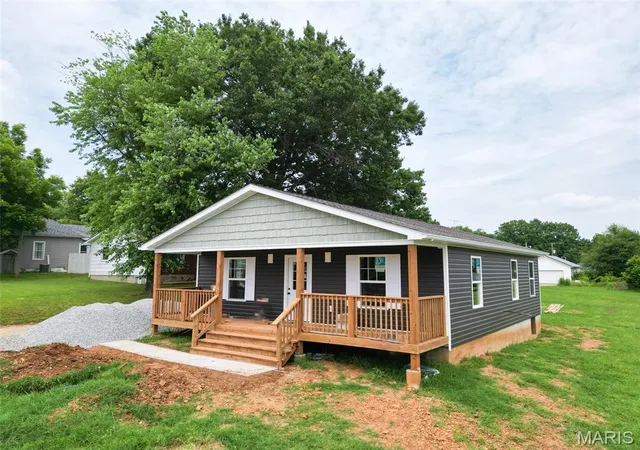 Photo 2 of Single Family Residence at 507 Villar St, Fredericktown, MO 63645 | MLS# MIS25011930 |  | Sold on 2025-09-19
