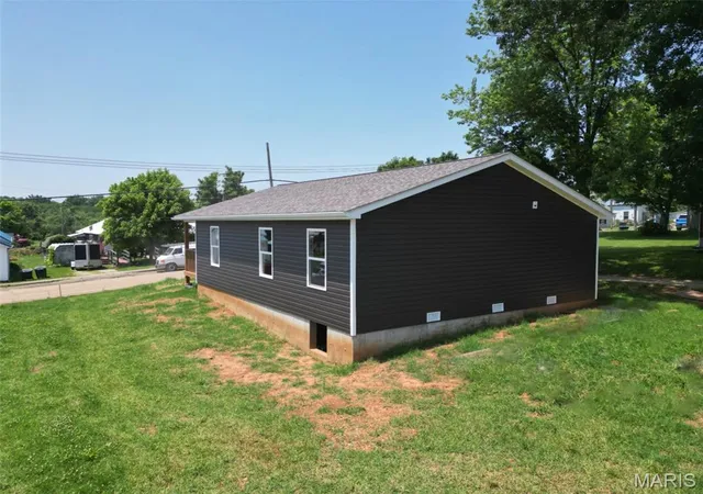 Photo 4 of Single Family Residence at 507 Villar St, Fredericktown, MO 63645 | MLS# MIS25011930 |  | Sold on 2025-09-19