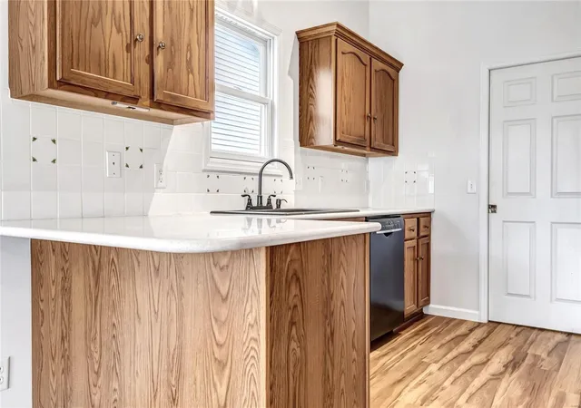 Photo 3 of Condominium at 44 Huntgate Dr, Saint Peters, MO 63376 | MLS# MIS25011976 | | Sold on 2025-04-24