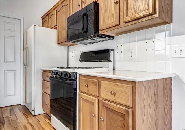 Photo 4 of Condominium at 44 Huntgate Dr, Saint Peters, MO 63376 | MLS# MIS25011976 | | Sold on 2025-04-24