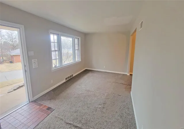 Photo 3 of Single Family Residence at 1200 Yukon Dr, Saint Louis, MO 63137 | MLS# MIS25012030 |  | Sold on 2025-04-04