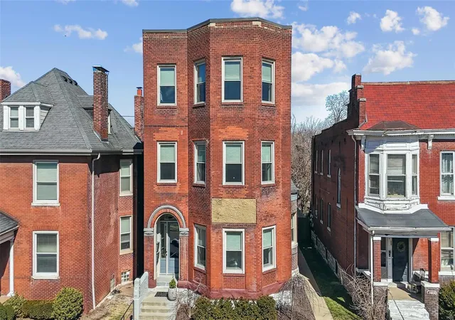 Photo 1 of Condominium at 4237 Laclede Ave #A, Saint Louis, MO 63108 | MLS# MIS25012106 |  | Sold on 2025-06-30