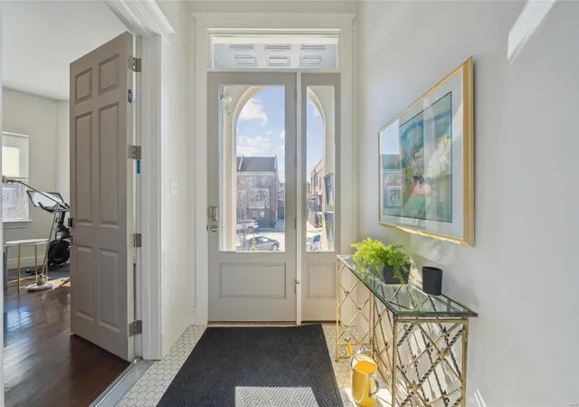 Photo 2 of Condominium at 4237 Laclede Ave #A, Saint Louis, MO 63108 | MLS# MIS25012106 |  | Sold on 2025-06-30
