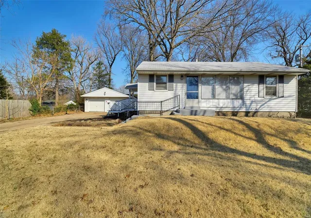 Photo 2 of Single Family Residence at 2700 Sims Ave, Saint Louis, MO 63114 | MLS# MIS25012113 | | Sold on 2025-05-14