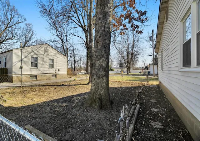 Photo 4 of Single Family Residence at 2700 Sims Ave, Saint Louis, MO 63114 | MLS# MIS25012113 | | Sold on 2025-05-14