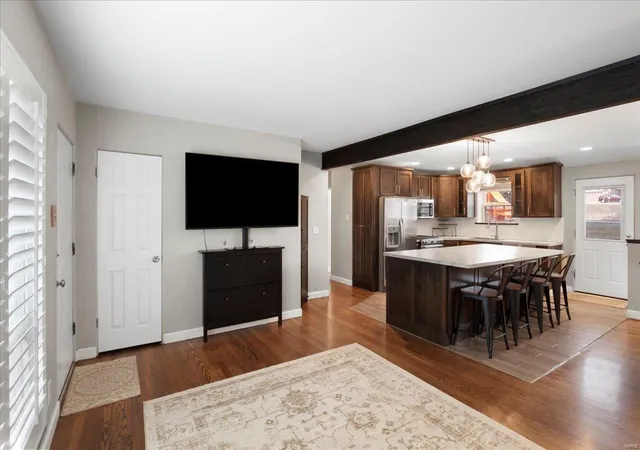 Photo 3 of Single Family Residence at 8728 Villa Crest Dr, Saint Louis, MO 63126 | MLS# MIS25012121 | | Sold on 2025-04-11