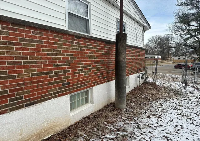 Photo 3 of Single Family Residence at 1800 Glenbrae Ln, Saint Louis, MO 63136 | MLS# MIS25012220 | | Sold on 2025-04-04