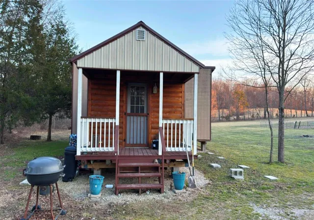 Photo 3 of Single Family Residence at 3033 Hwy J, Fredericktown, MO 63645 | MLS# MIS25012242 | | Sold on 2025-04-22