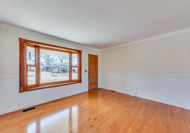 Photo 4 of Single Family Residence at 10097 Buffton Dr, Saint Louis, MO 63123 | MLS# MIS25012249 |  | Sold on 2025-05-05