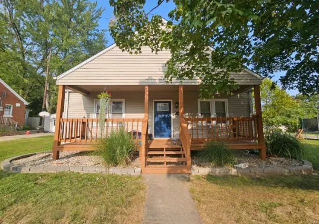 Single Family Residence at 820 Biltmore St, Sainte Genevieve, MO 63670 | MLS# MIS25012302 | | Sold on 2025-05-07