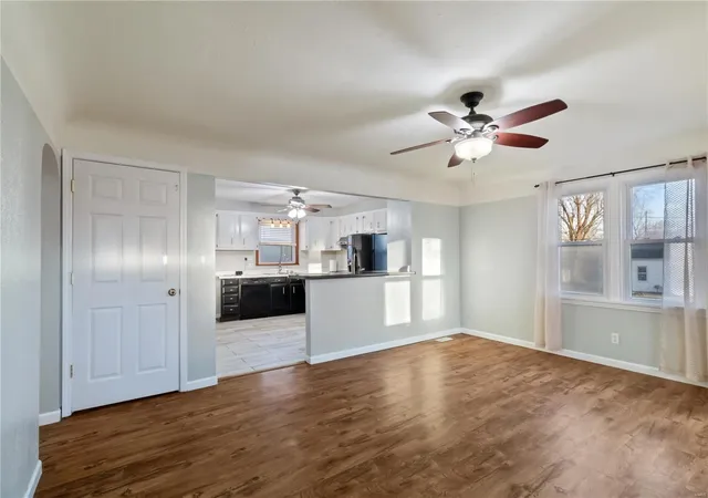 Photo 2 of Single Family Residence at 820 Biltmore St, Sainte Genevieve, MO 63670 | MLS# MIS25012302 | | Sold on 2025-05-07