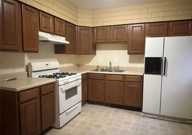 Photo 3 of Single Family Residence at 2124 Wolter Ave, Saint Louis, MO 63114 | MLS# MIS25012362 |  | Sold on 2025-05-27