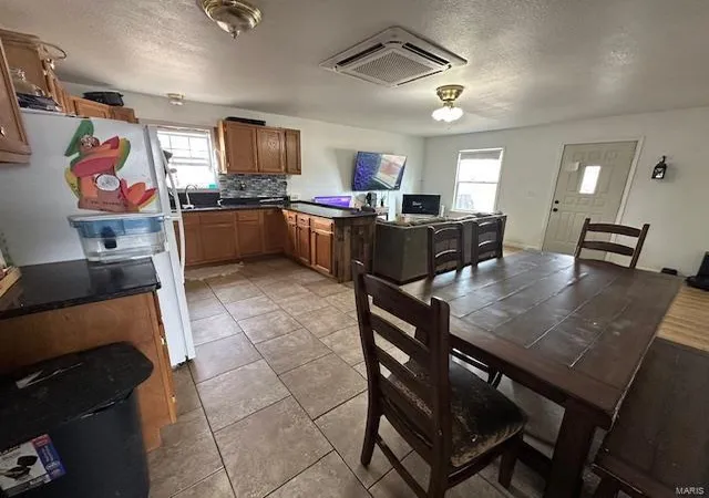 Photo 3 of Single Family Residence at 776 Cyrus Dr, Macks Creek, MO 65786 | MLS# MIS25012429 | | Sold on 2025-05-27