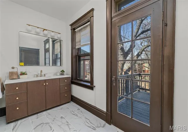 Photo 2 of Single Family Residence at 3961 Connecticut St, Saint Louis, MO 63116 | MLS# MIS25012449 | | Sold on 2025-05-23