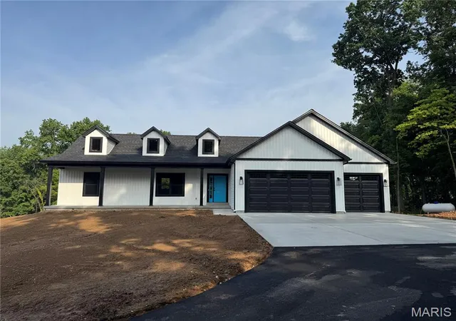Single Family Residence at 3989 Patton Rd, Moscow Mills, MO 63362 | MLS# MIS25012459 | | Sold on 2025-07-17