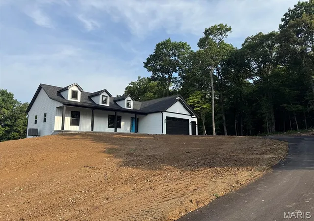Photo 2 of Single Family Residence at 3989 Patton Rd, Moscow Mills, MO 63362 | MLS# MIS25012459 | | Sold on 2025-07-17
