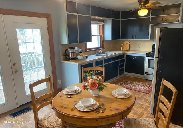 Photo 3 of Single Family Residence at 411 W Mcpike St, Vandalia, MO 63382 | MLS# MIS25012519 | | Sold on 2025-05-28