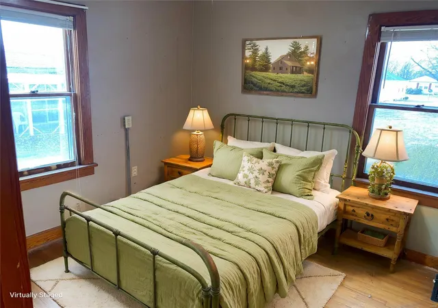 Photo 4 of Single Family Residence at 411 W Mcpike St, Vandalia, MO 63382 | MLS# MIS25012519 | | Sold on 2025-05-28
