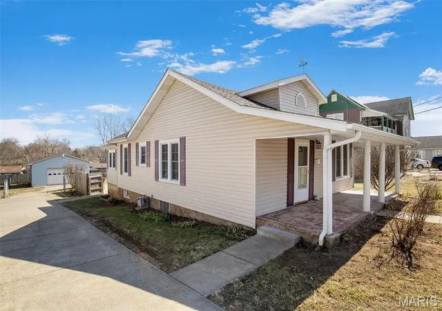 Photo 2 of Single Family Residence at 717 S Main St, Fredericktown, MO 63645 | MLS# MIS25012583 | | Sold on 2025-07-31