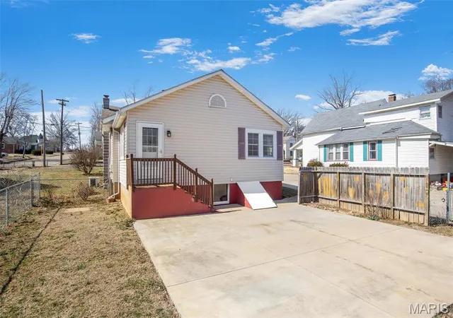 Photo 3 of Single Family Residence at 717 S Main St, Fredericktown, MO 63645 | MLS# MIS25012583 | | Sold on 2025-07-31