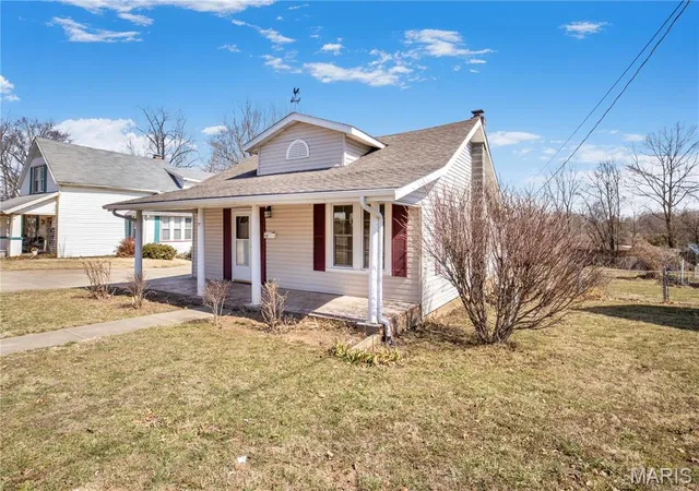 Photo 5 of Single Family Residence at 717 S Main St, Fredericktown, MO 63645 | MLS# MIS25012583 | | Sold on 2025-07-31