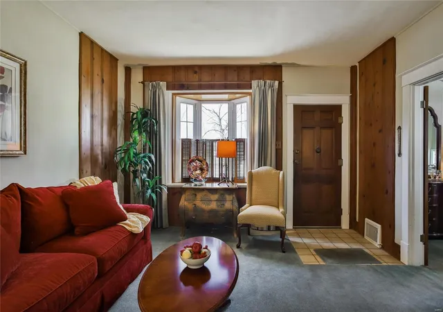 Photo 4 of Single Family Residence at 110 Hart Ave, Saint Louis, MO 63119 | MLS# MIS25012595 | | Sold on 2025-05-19