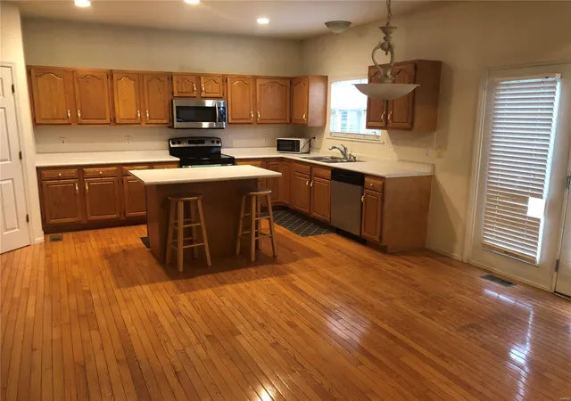 Photo 4 of Single Family Residence at 4556 Kerth Forest, Saint Louis, MO 63128 | MLS# MIS25012613 | | Sold on 2025-04-28