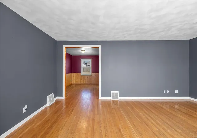 Photo 3 of Single Family Residence at 9325 Talbot Dr, Saint Louis, MO 63123 | MLS# MIS25012678 |  | Sold on 2025-03-27