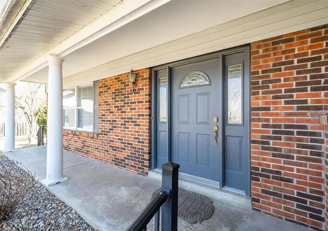 Photo 3 of Single Family Residence at 3 Larkspur Ct, Saint Charles, MO 63301 | MLS# MIS25012703 |  | Sold on 2025-03-27