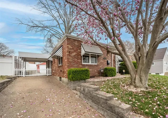Photo 3 of Single Family Residence at 6411 Raywood Ave, Saint Louis, MO 63123 | MLS# MIS25012724 | | Sold on 2025-04-22
