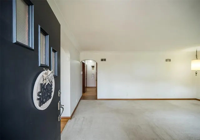 Photo 4 of Single Family Residence at 6411 Raywood Ave, Saint Louis, MO 63123 | MLS# MIS25012724 | | Sold on 2025-04-22