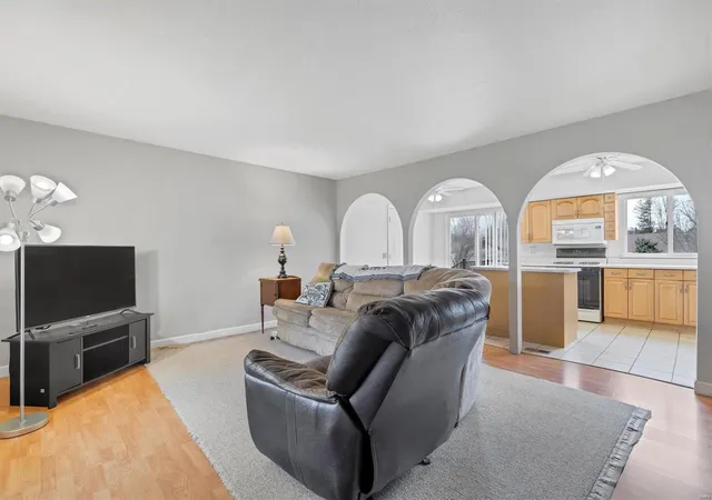 Photo 1 of Single Family Residence at 4 Northwinds Dr, Saint Peters, MO 63376 | MLS# MIS25012788 | | Sold on 2025-04-30