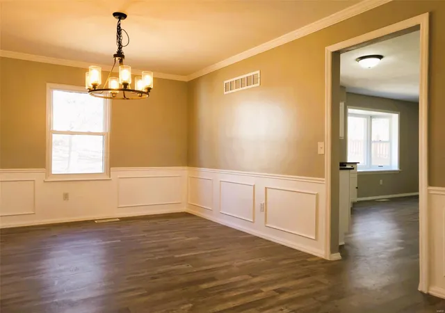Photo 4 of Single Family Residence at 538 Winding Trail Ln, Saint Louis, MO 63131 | MLS# MIS25012799 | | Sold on 2025-04-04