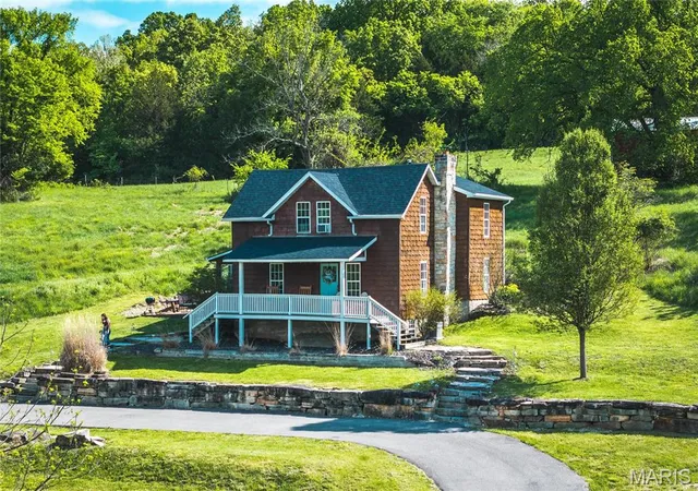 Photo 4 of Single Family Residence at 19530 County Road 3620, Saint James, MO 65559 | MLS# MIS25012867 |  | Sold on 2025-10-02