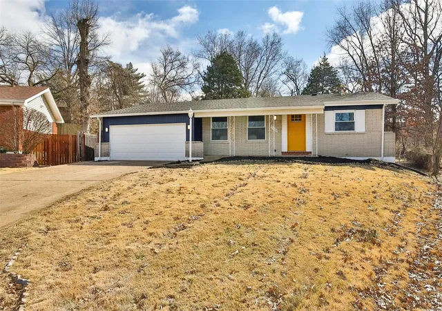 Photo 1 of Single Family Residence at 11000 Worchester Dr, Saint Louis, MO 63136 | MLS# MIS25013017 |  | Sold on 2025-04-23