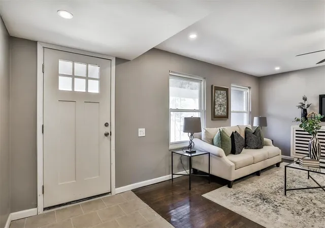 Photo 4 of Single Family Residence at 11000 Worchester Dr, Saint Louis, MO 63136 | MLS# MIS25013017 |  | Sold on 2025-04-23